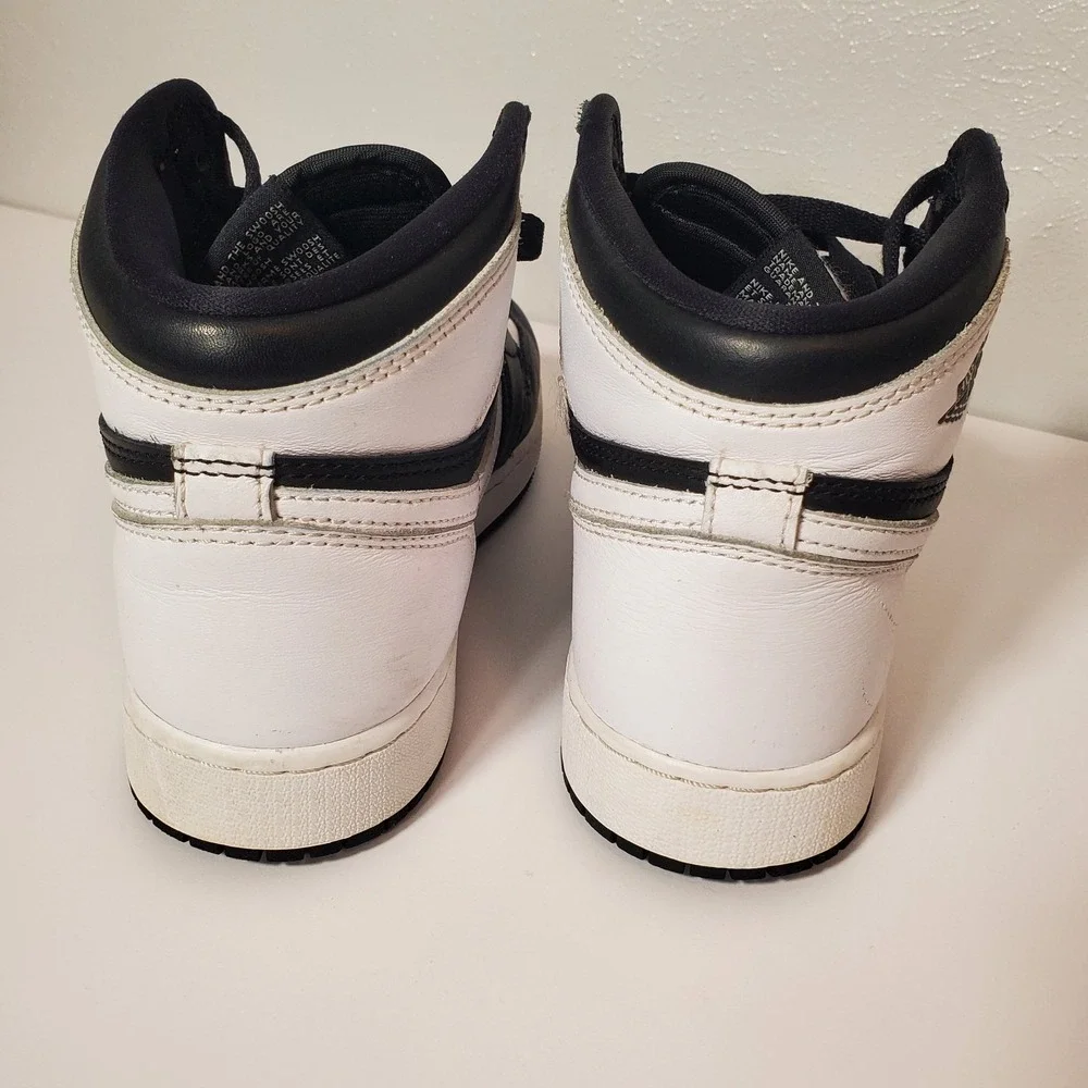 Nike Air Jordan 1 Mid Black White FD1437-010 Size 5.5Y Youth–Classic Retro Style